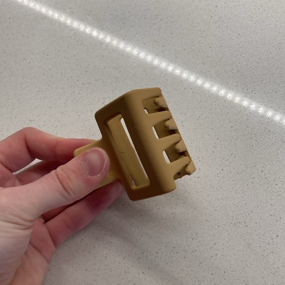 Matte Claw Clips - Picture 3 of 3